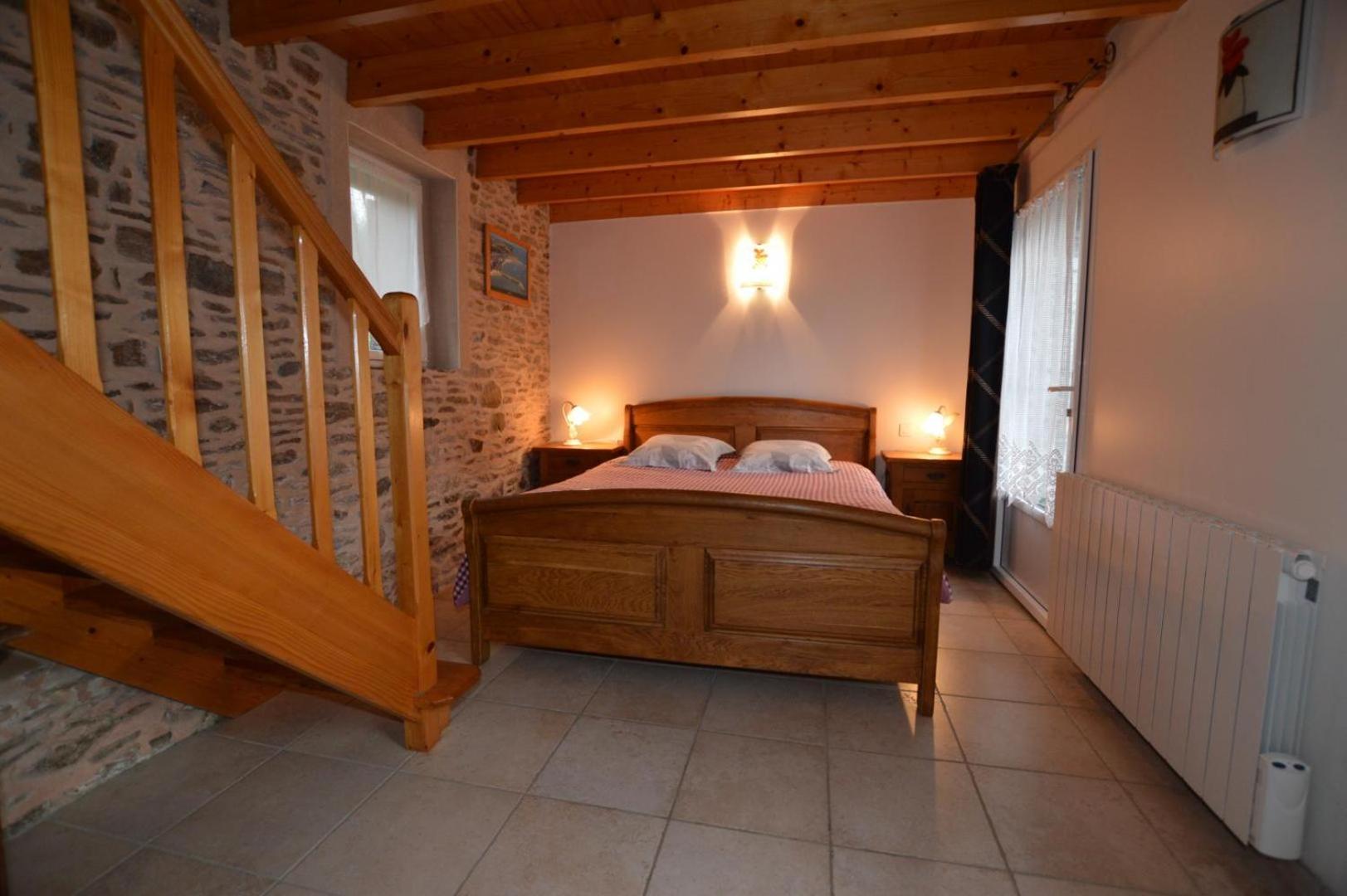 La Pahorie Bed & Breakfast แซงต์-เมลัวร์-เดส์-ซงด์ ภายนอก รูปภาพ
